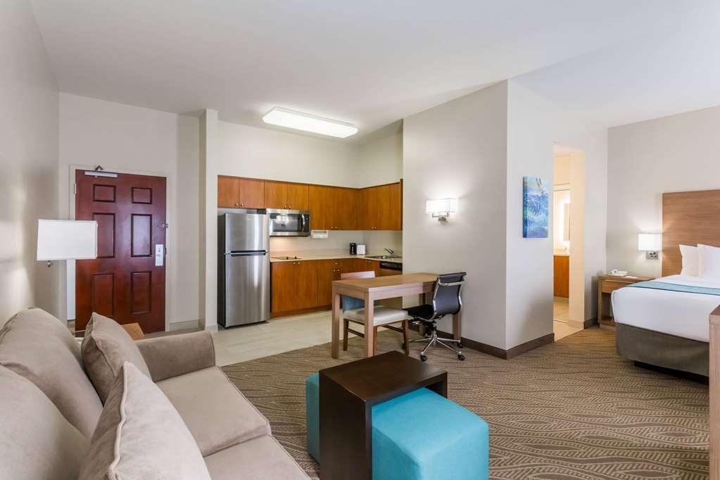 Hawthorn Extended Stay By Wyndham North Naples Rom bilde