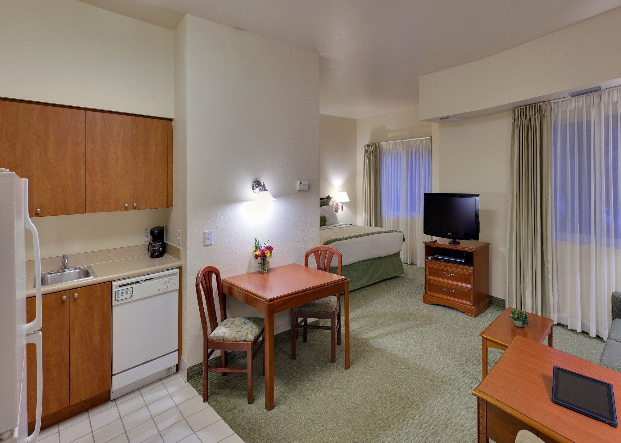 Hawthorn Extended Stay By Wyndham North Naples Rom bilde