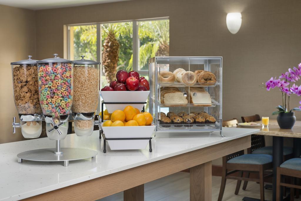 Hawthorn Extended Stay By Wyndham North Naples Eksteriør bilde