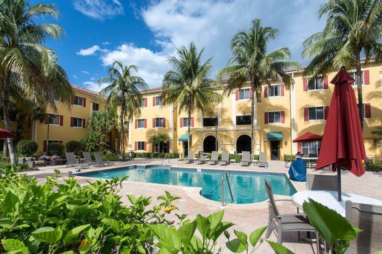 Hawthorn Extended Stay By Wyndham North Naples Eksteriør bilde