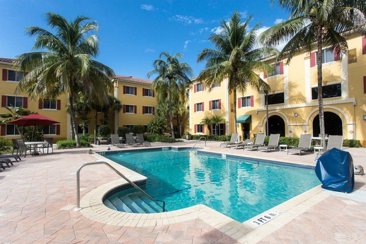 Hawthorn Extended Stay By Wyndham North Naples Eksteriør bilde